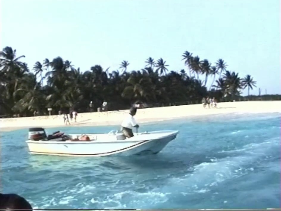 A typical day excursion by Tourist boat to Johnny Cay just off of North End in San Andrés.